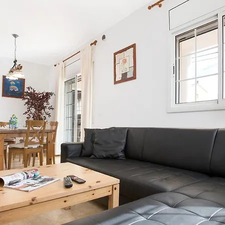Sleeps 8 Villa Lloret de Mar