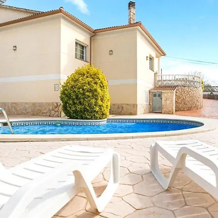 Sleeps 8 Villa