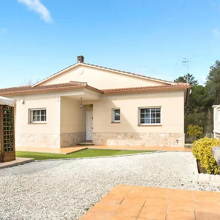Villa Sleeps 8 *